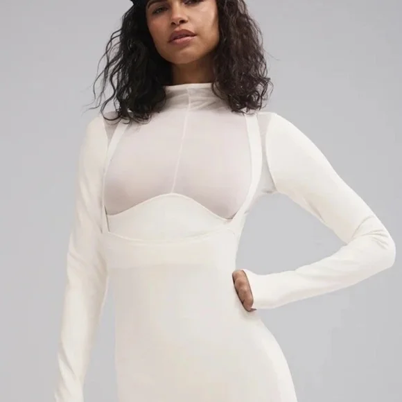 Alo Yoga Women Activewear Airlift Warm Mesh Seamless Long Sleeve Crop Top Tee M - Picture 1 of 4